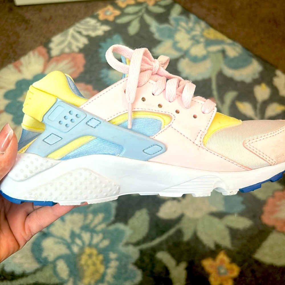 Nike Huarache sneakers 6y worn once yellow blue pink